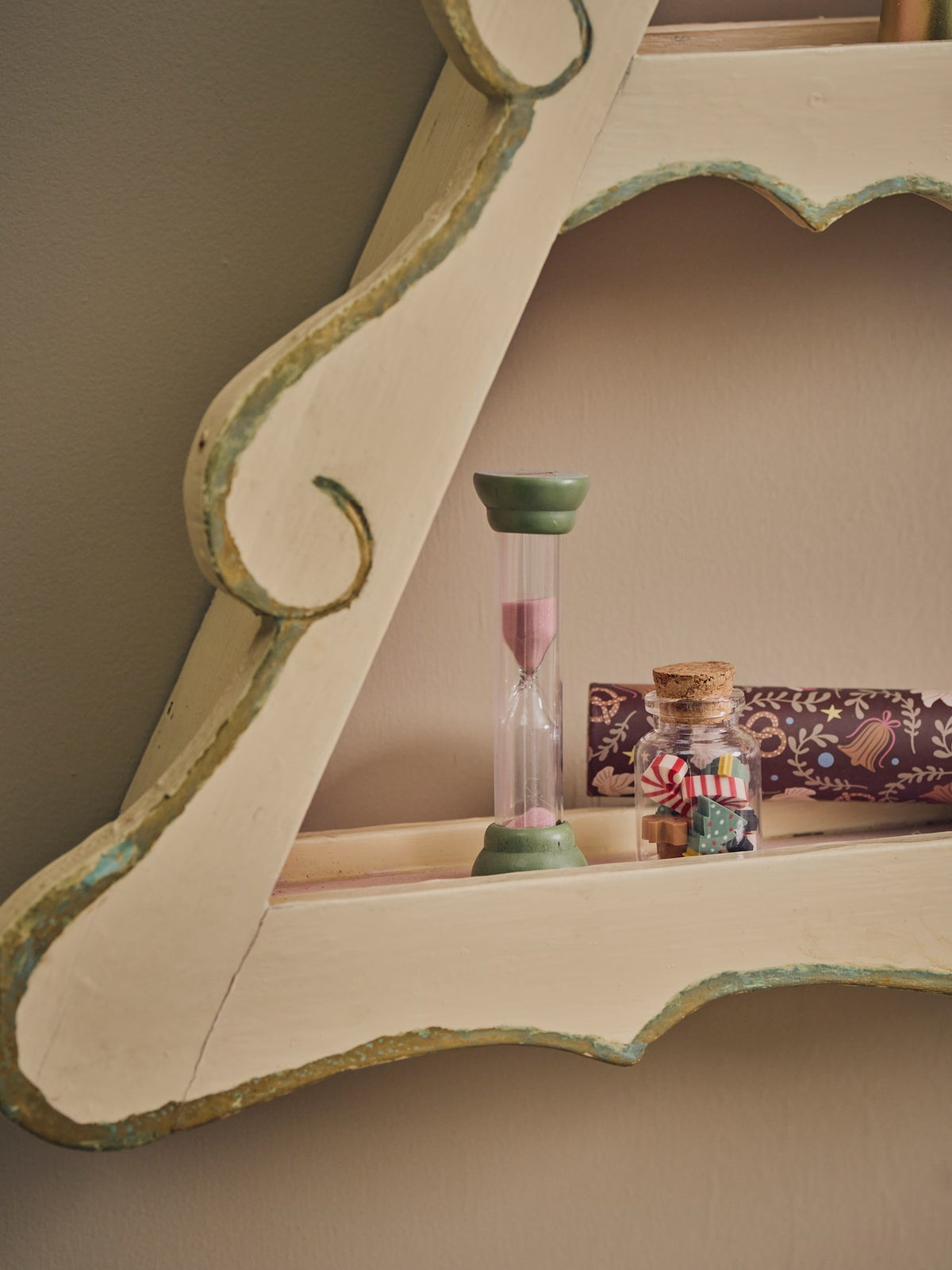 Toy hourglass
