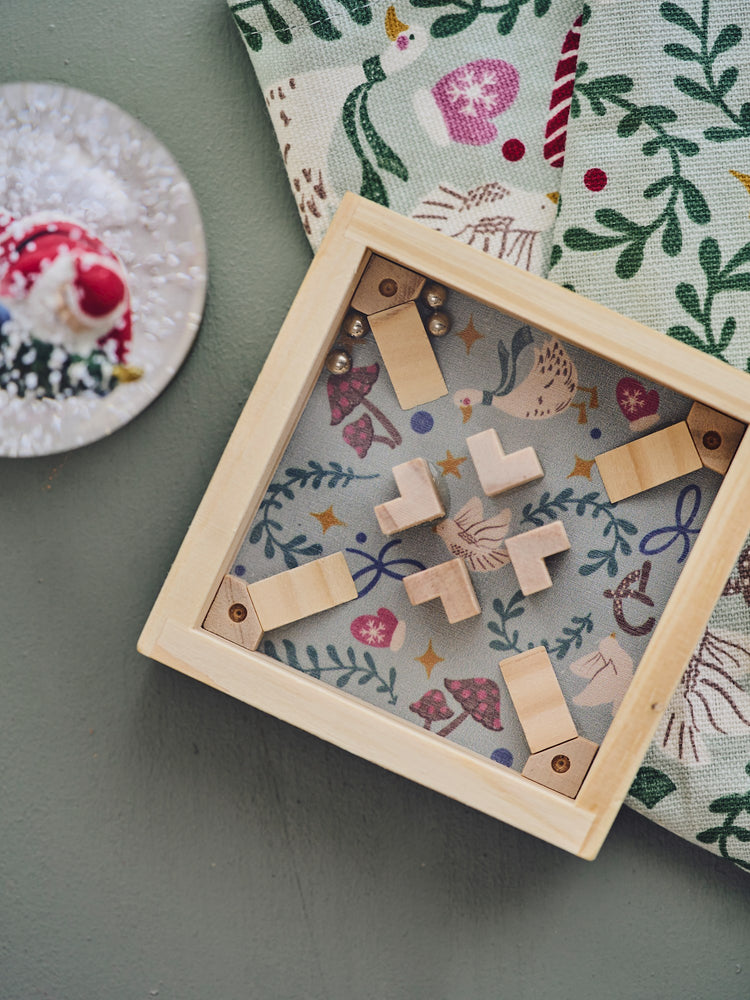 Balance maze game