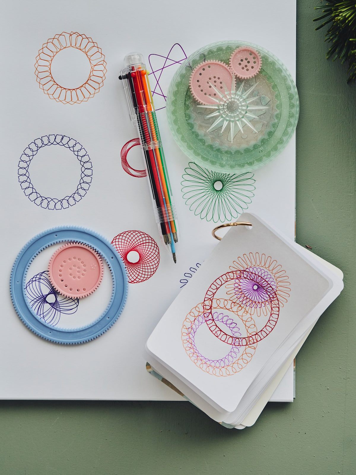 Spiral drawing set