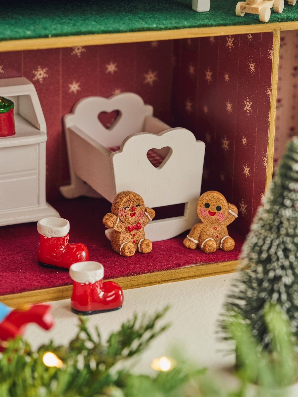 Deco gingerbread and shoes