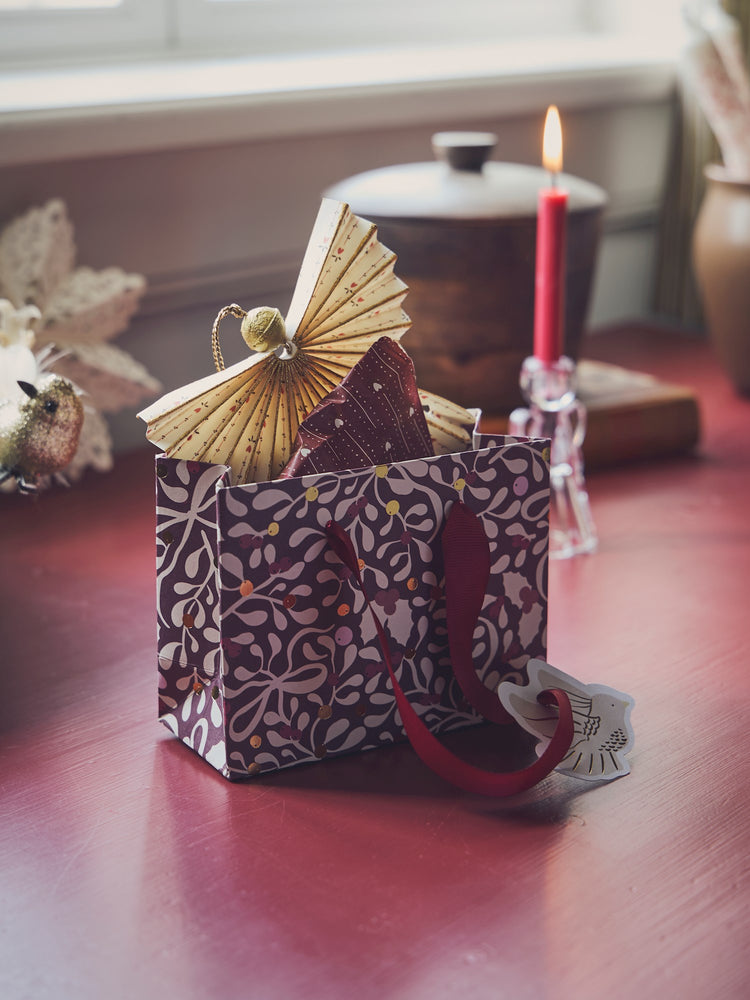 Gift bag with handles and tag
