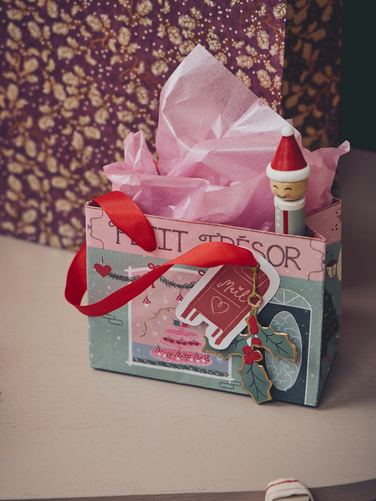 Gift bag with handles and tag