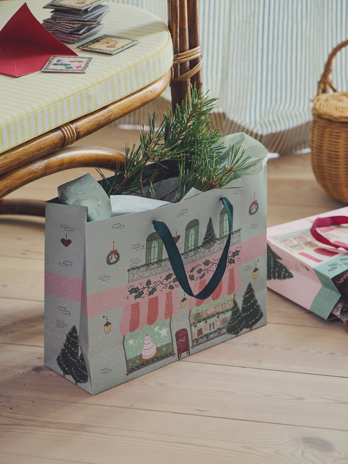 Gift bag with handles and tag