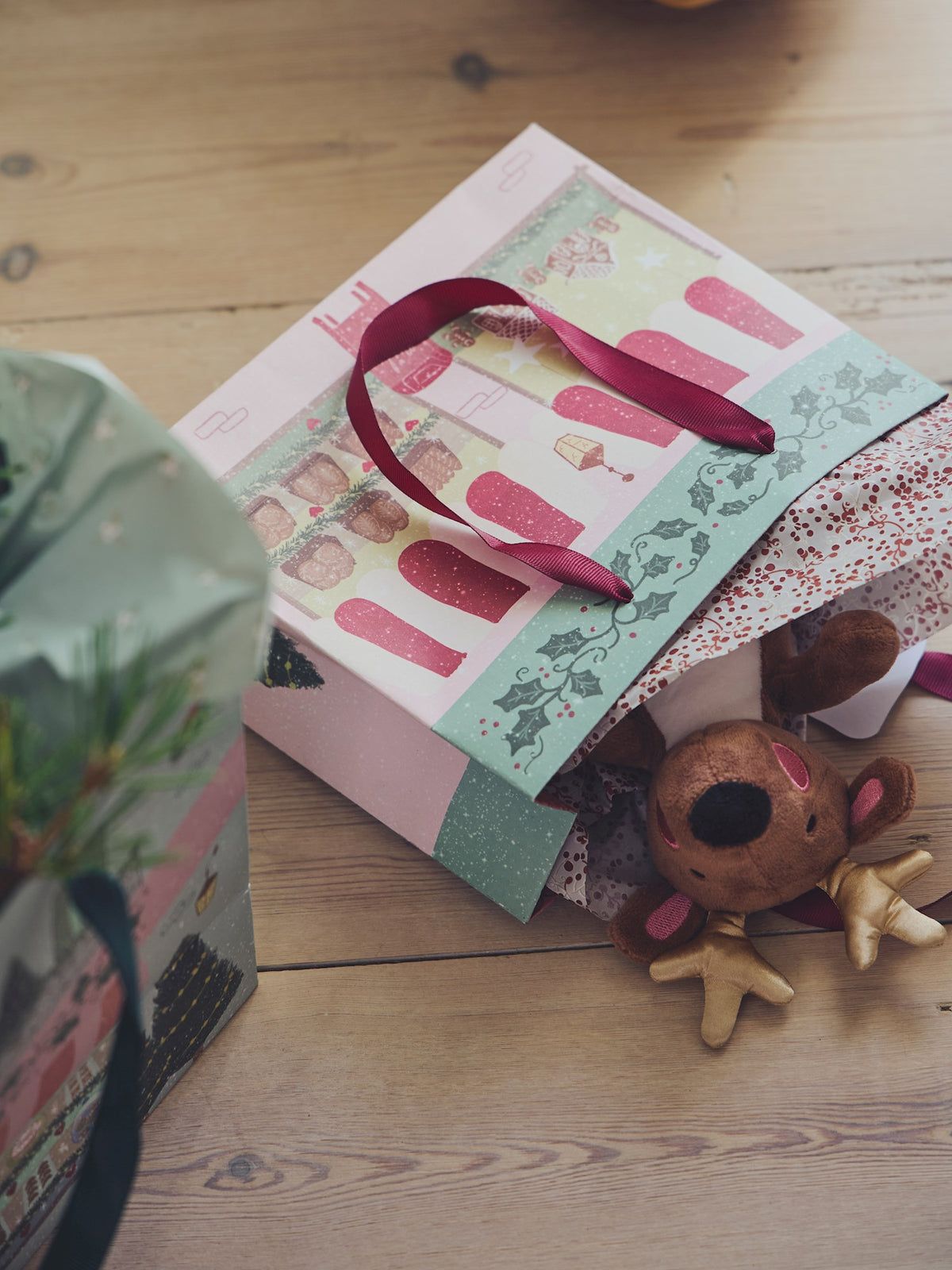 Gift bag with handles and tag