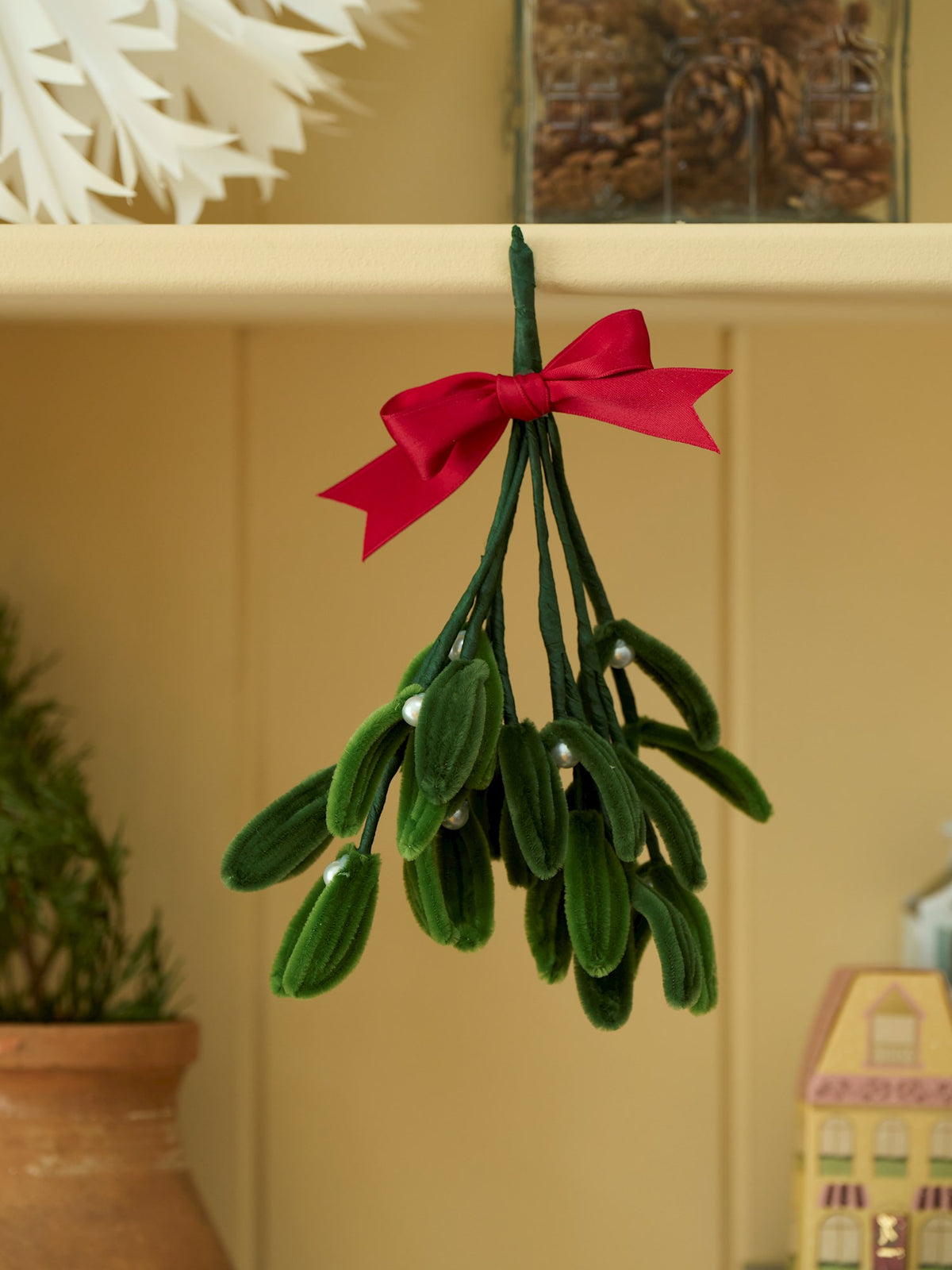 DIY pipe cleaner mistletoe kit