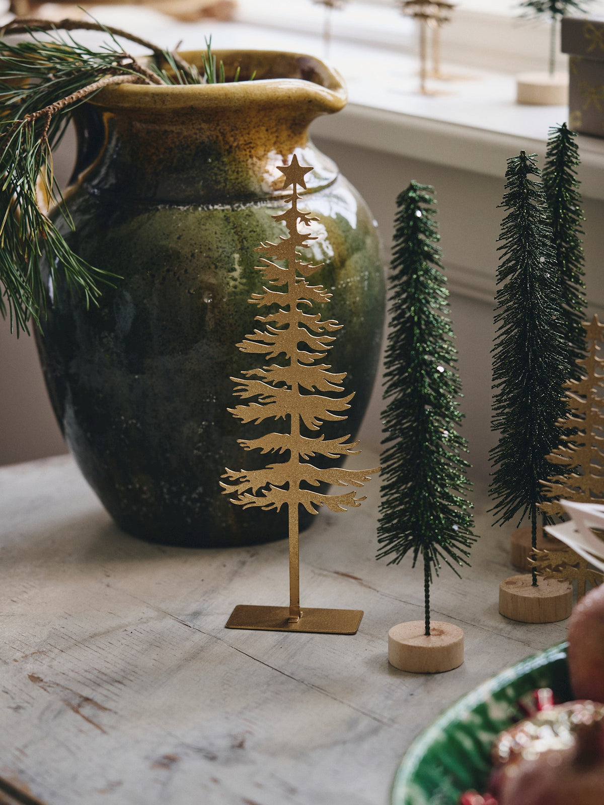 Decorative tree with glitter