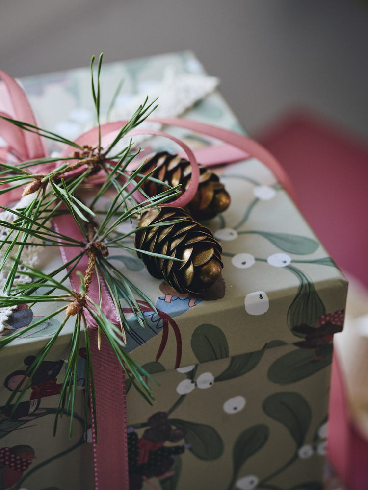Christmas ornament pinecone