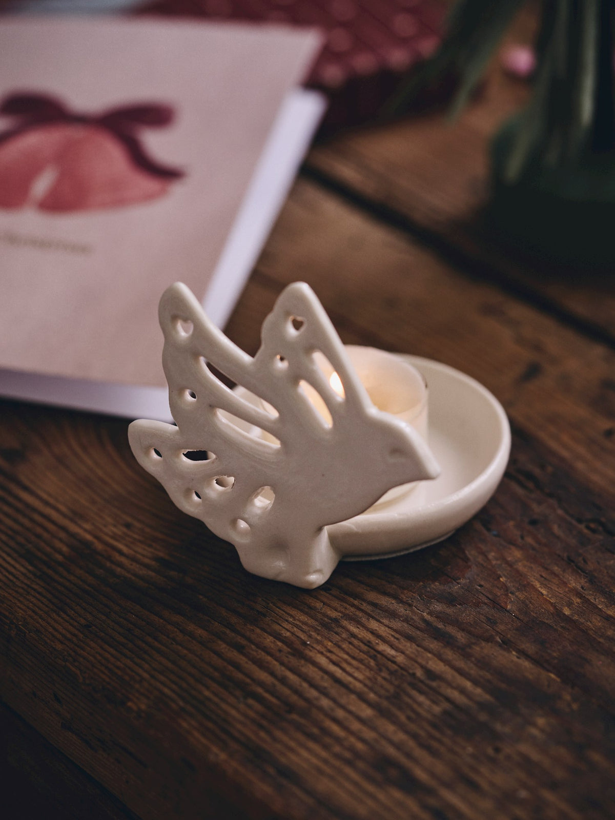 Tealight holder dove