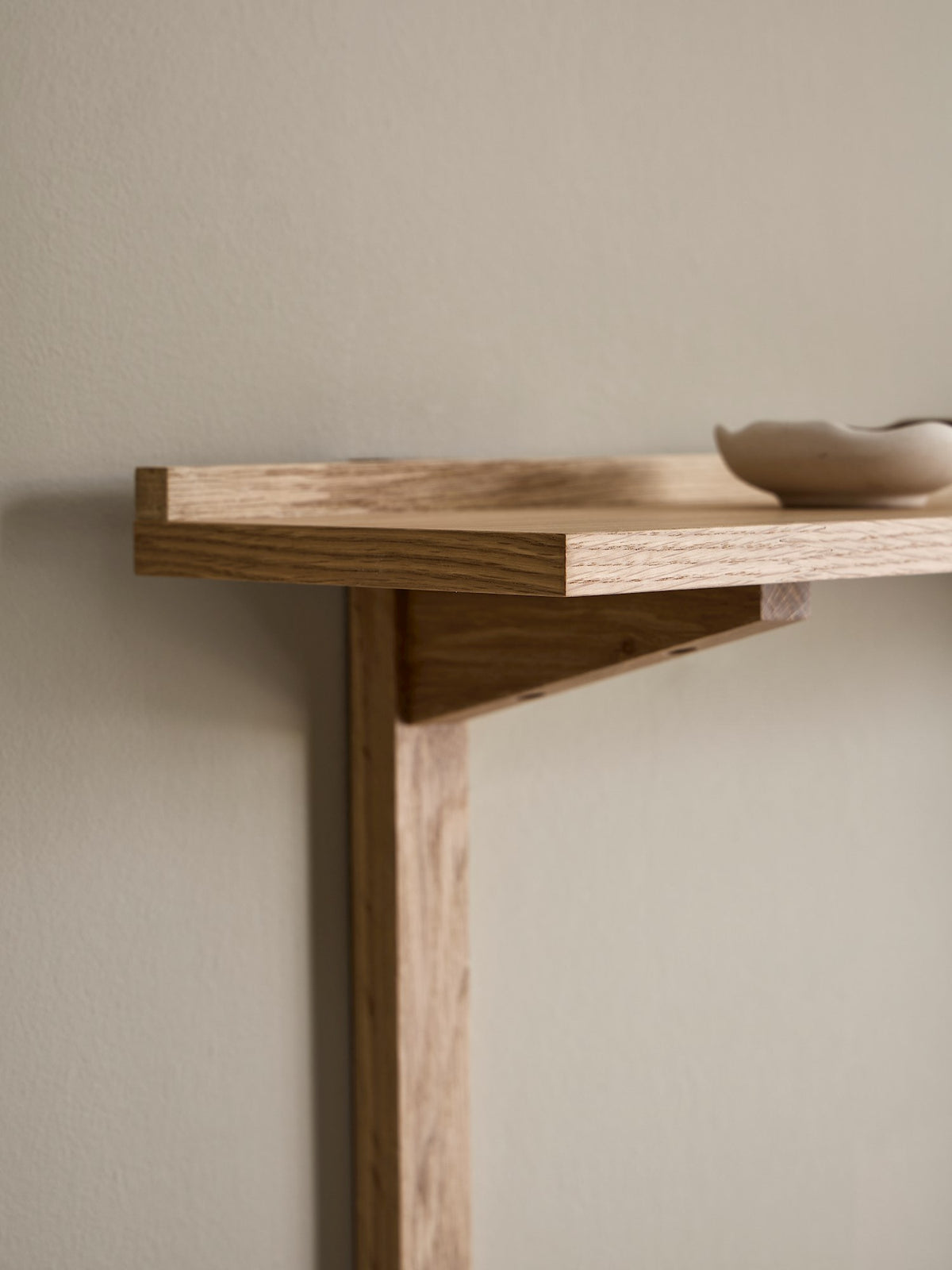 Wall shelf