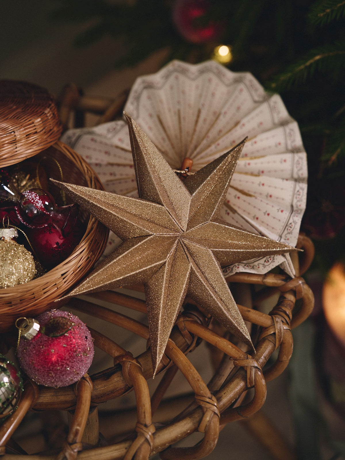 Paper star with glitter