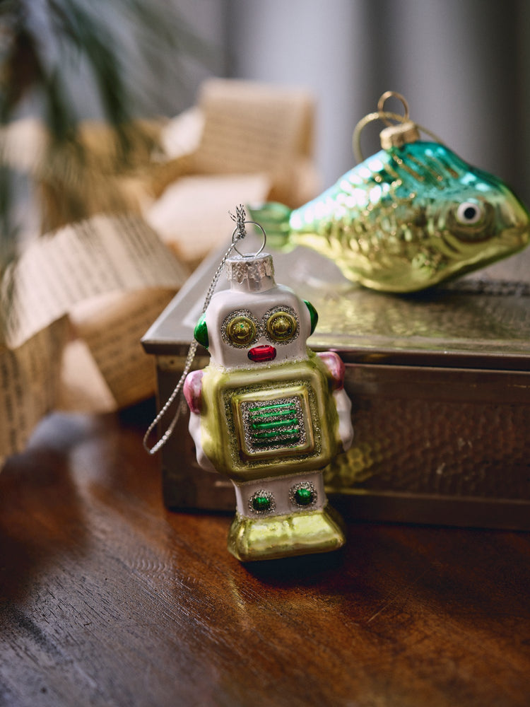 Christmas ornament robot