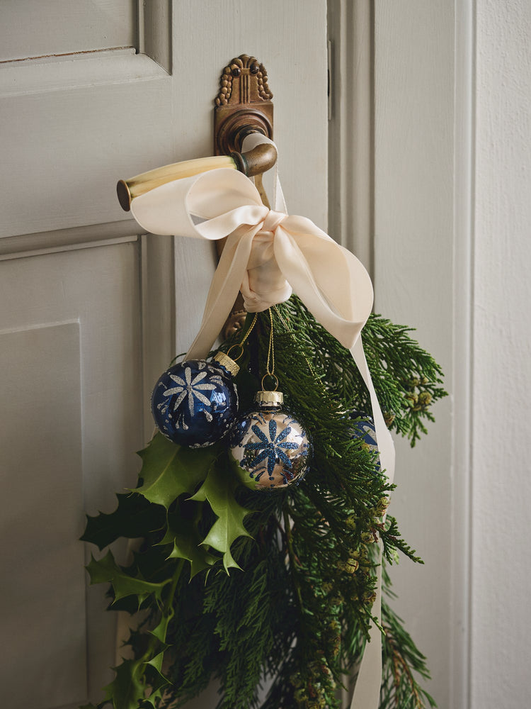 Bauble with glitter