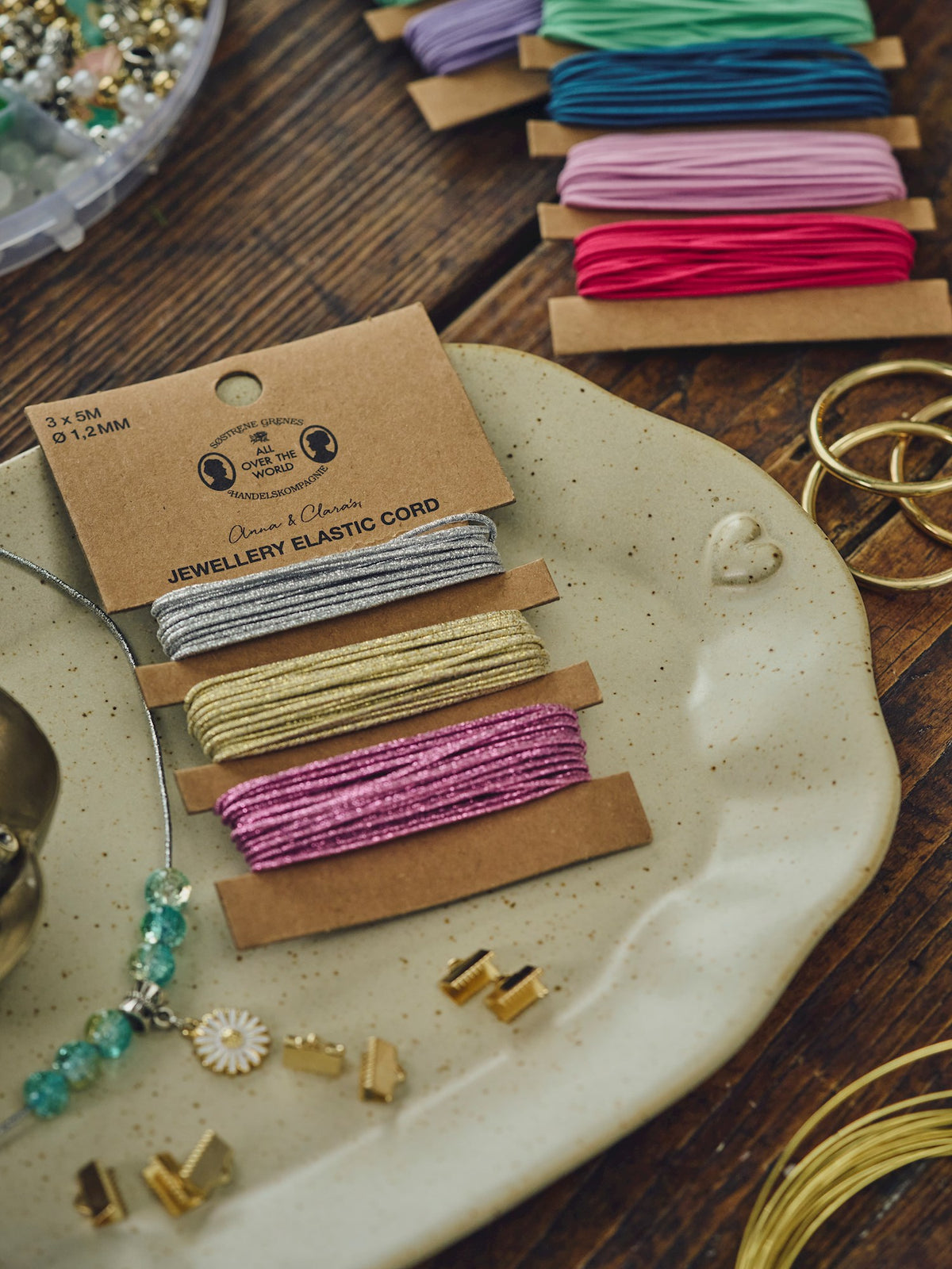Elastic jewellery string