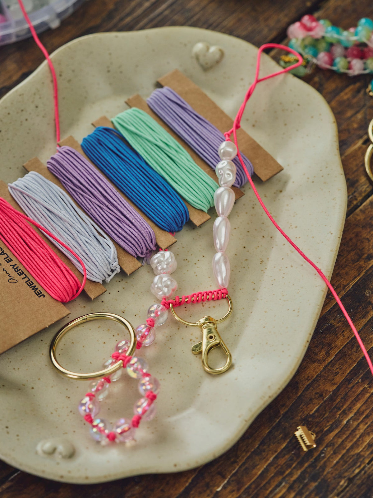 Elastic jewellery string