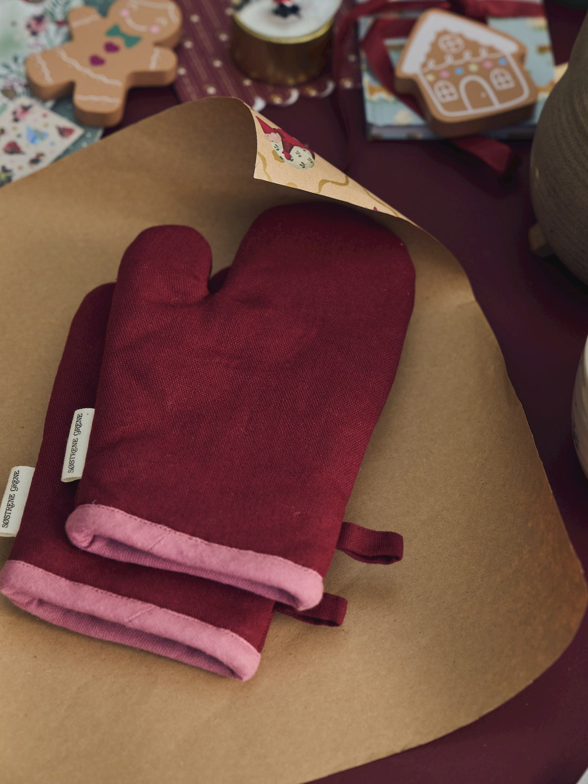 Toy oven glove