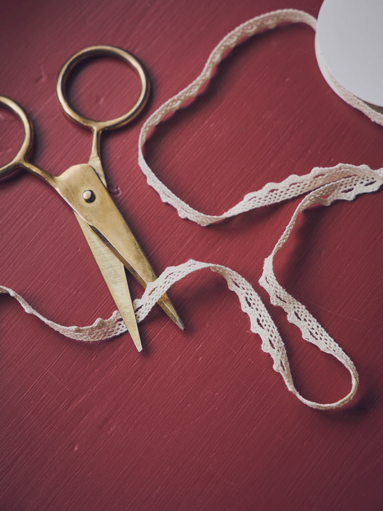 Lace ribbon