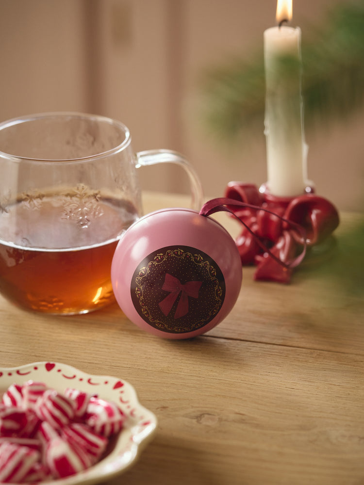 Christmas bauble with black tea