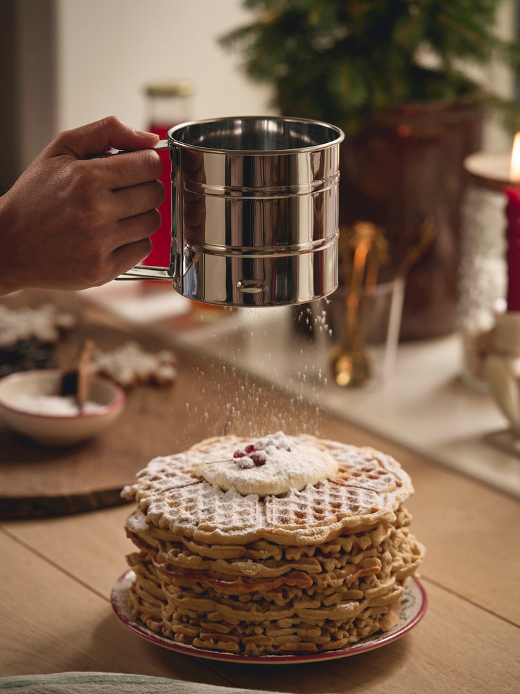 Flour sifter