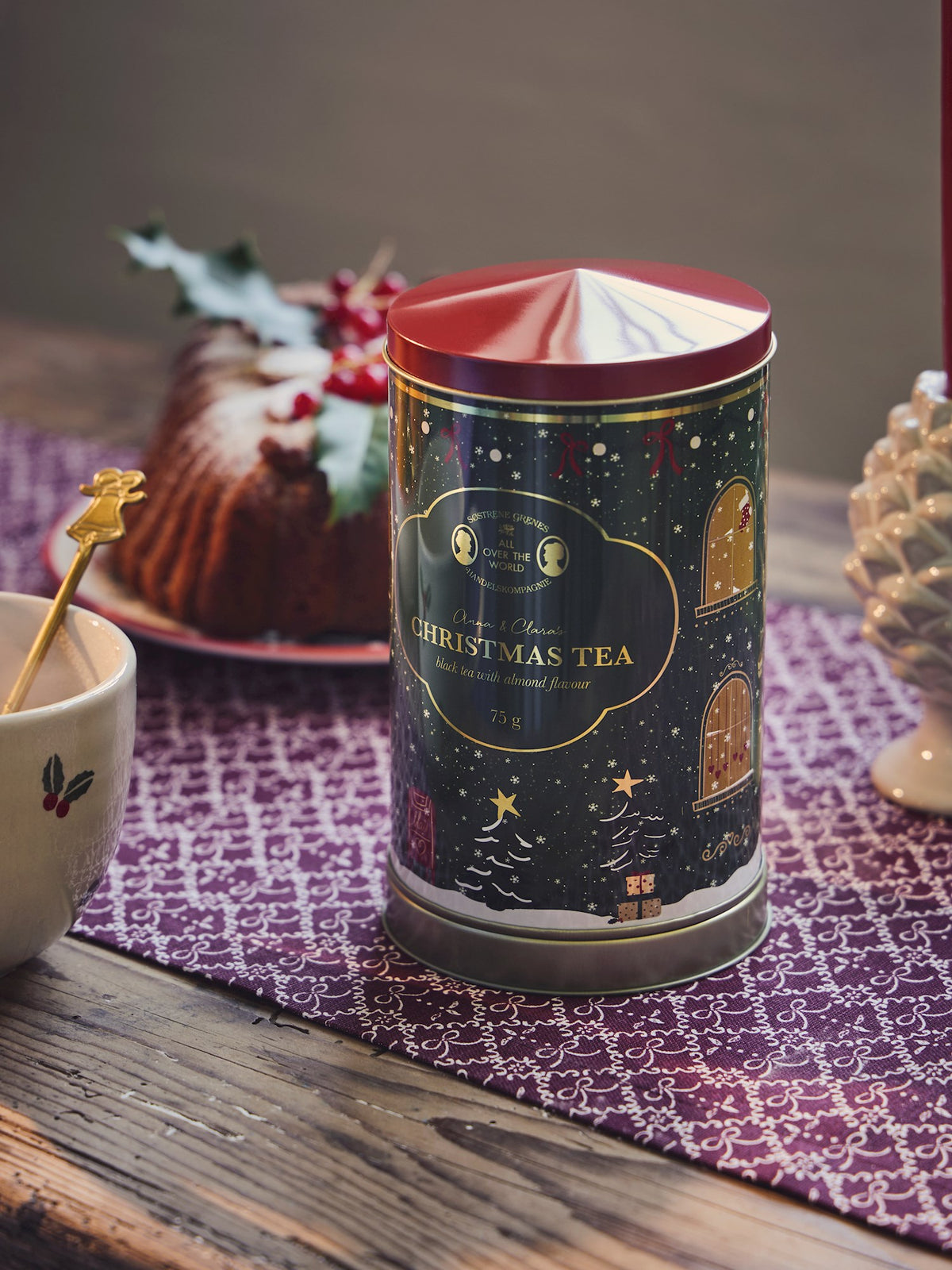 Musical tea tin with Christmas tea