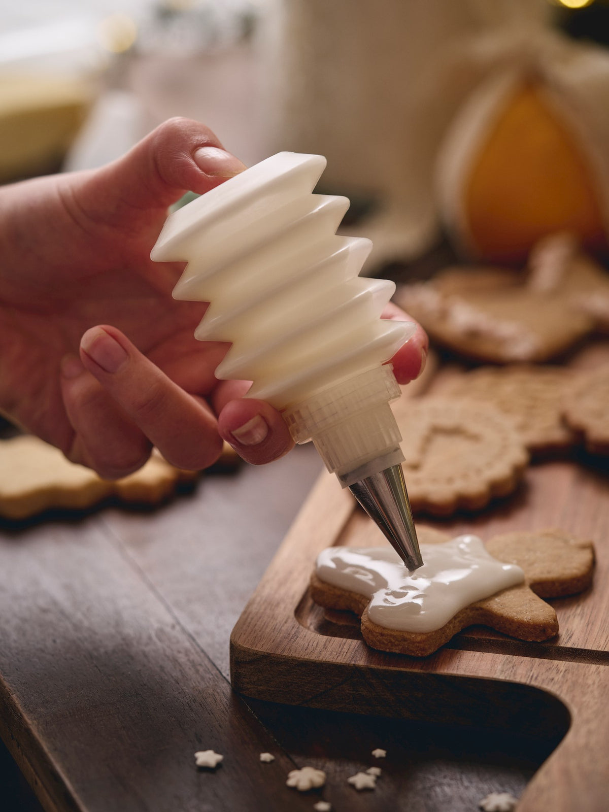 Piping bottle with nozzle