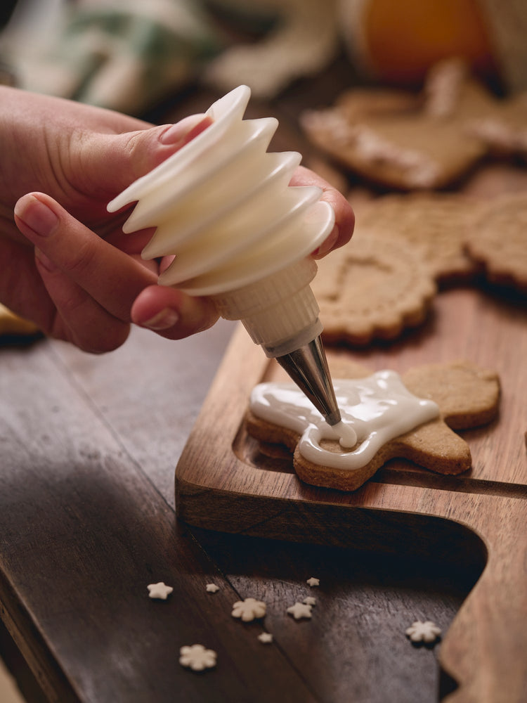 Piping bottle with nozzle