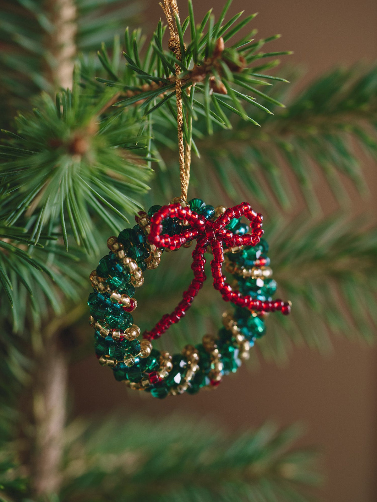 Christmas ornament wreath with beads