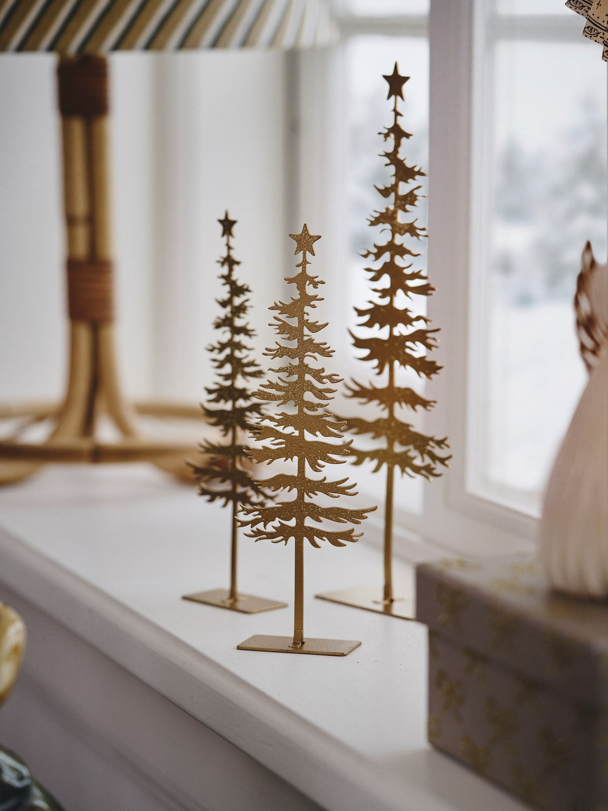 Decorative tree with glitter