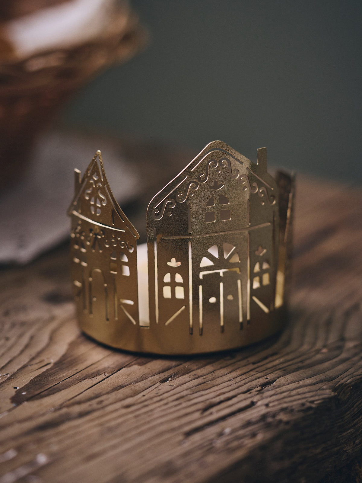 Candleholder with cutout