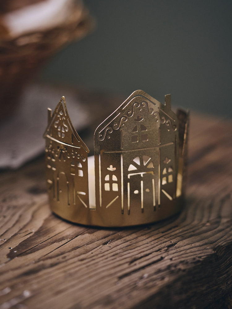 Candleholder with cutout