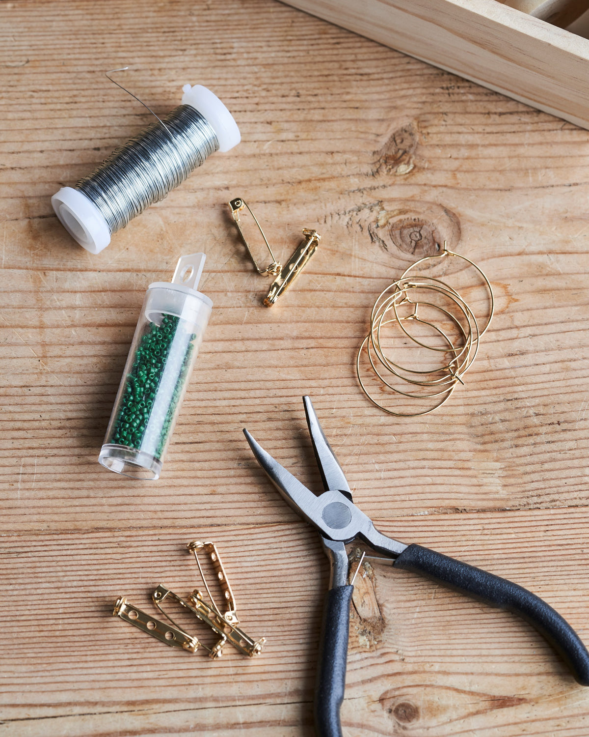 Bent-nose pliers