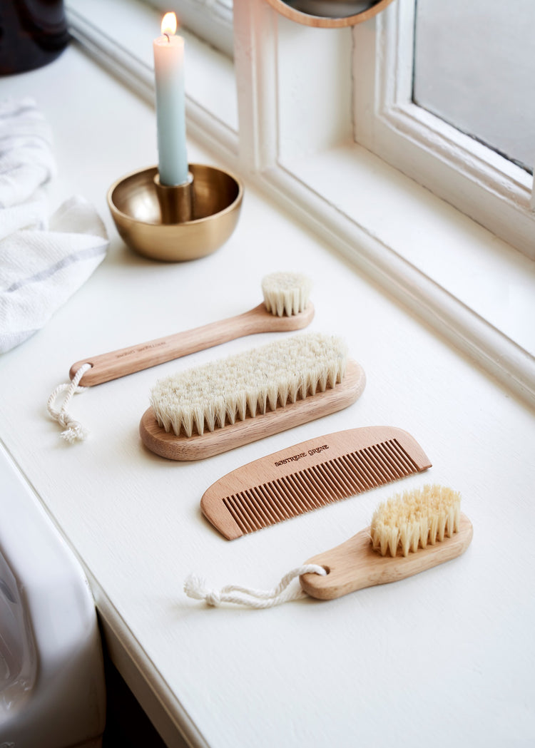 Nail brush