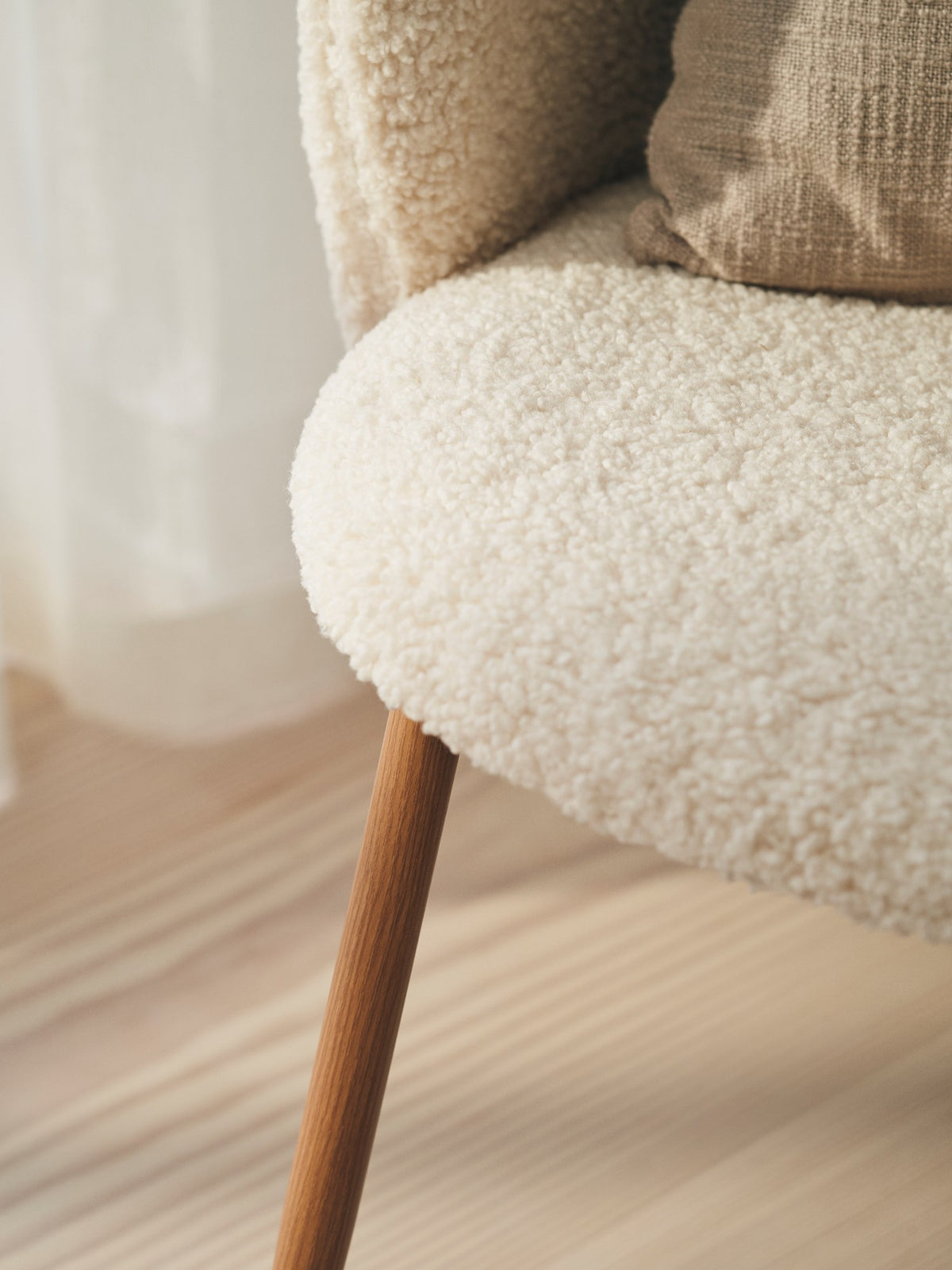 Lounge chair with teddy fabric