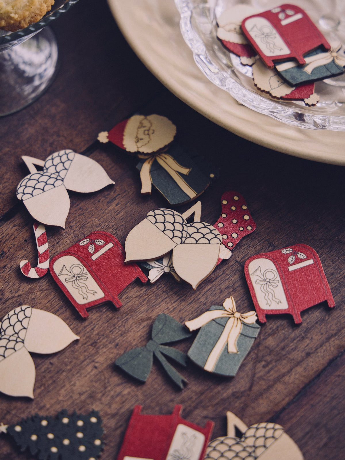 Wooden confetti