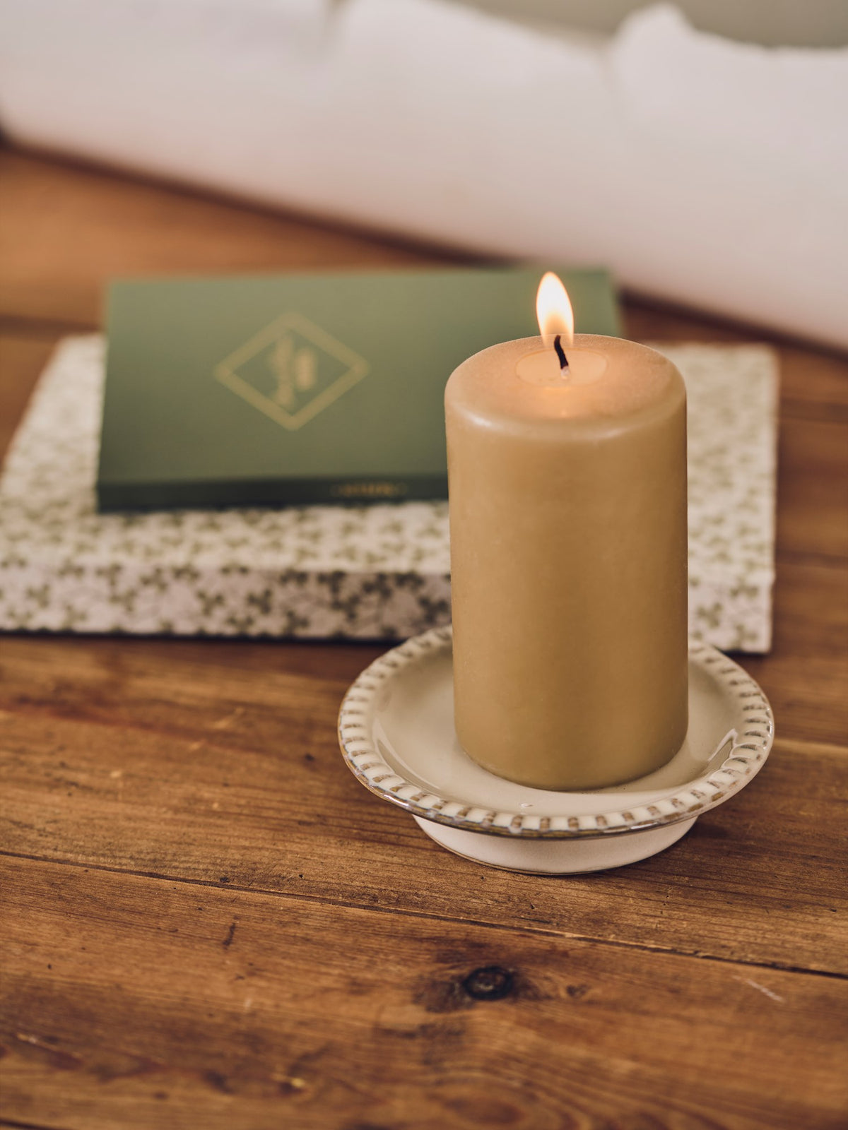 Candle plate