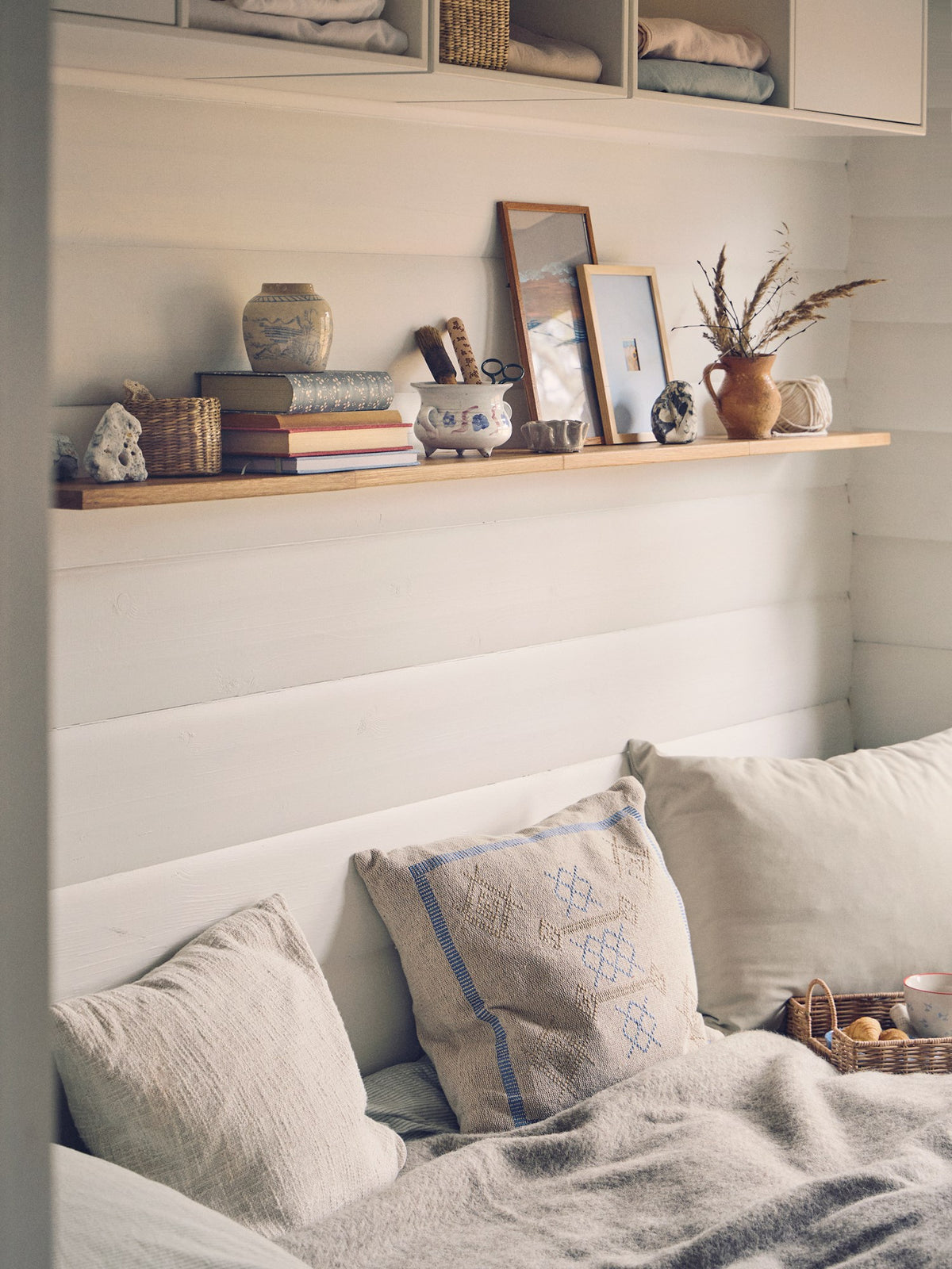 Wall shelf