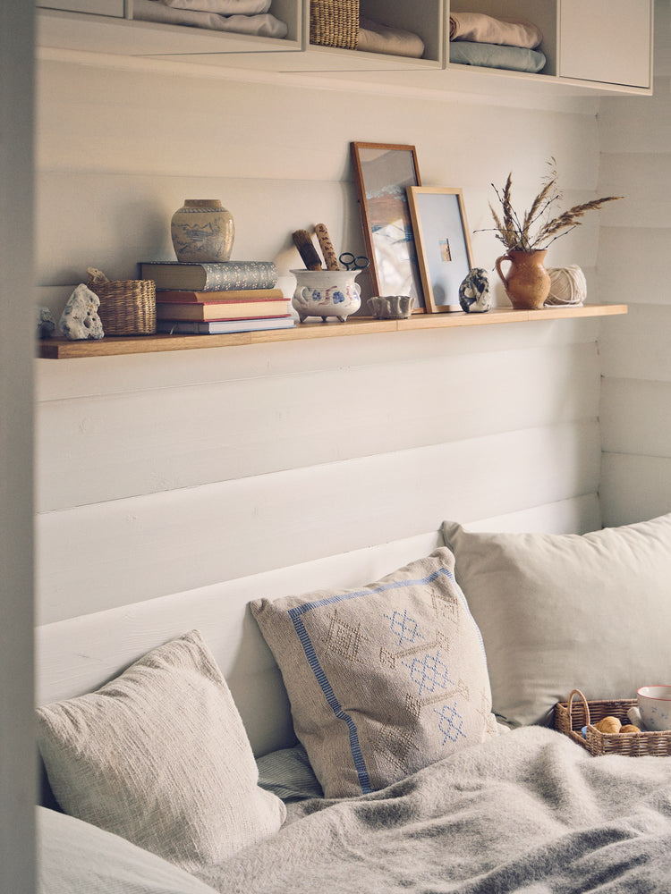Wall shelf