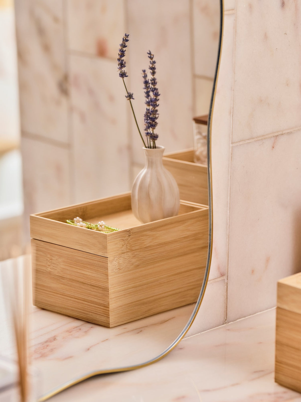 Storage box with lid
