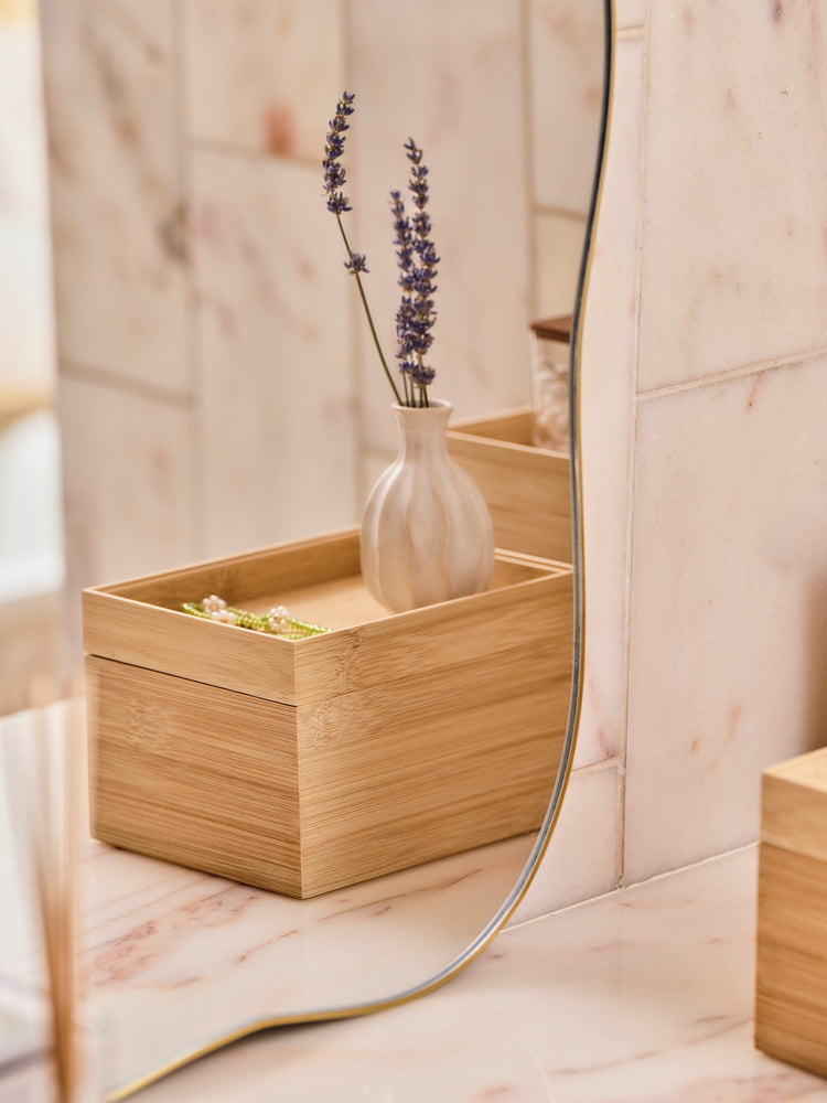 Storage box with lid