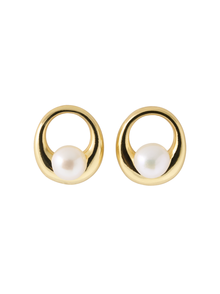 Earrings with freshwater pearls