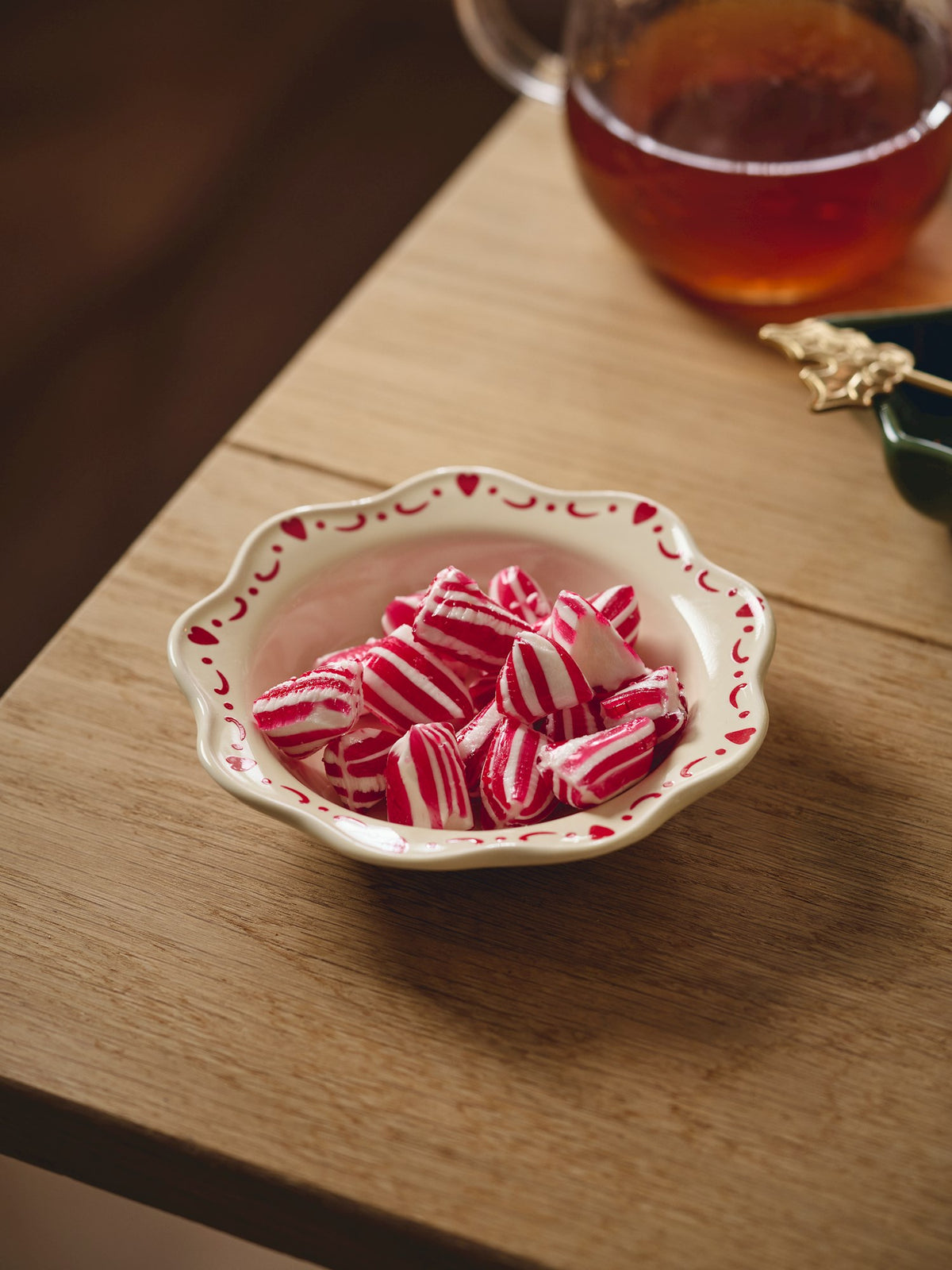 Bowl with bow