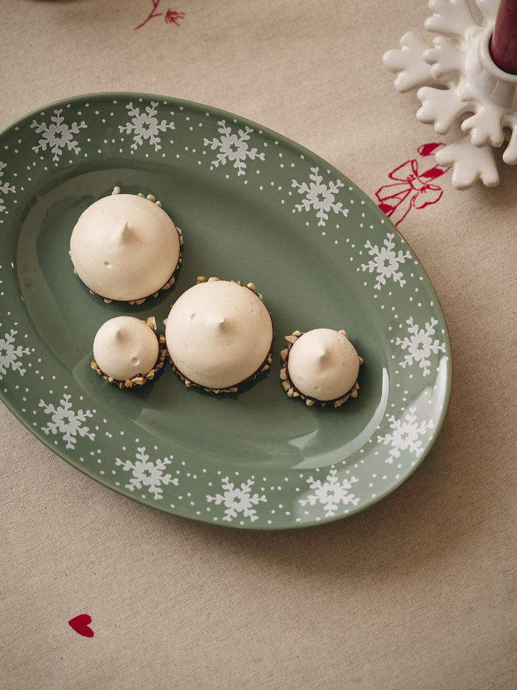 Serving plate with snowflakes