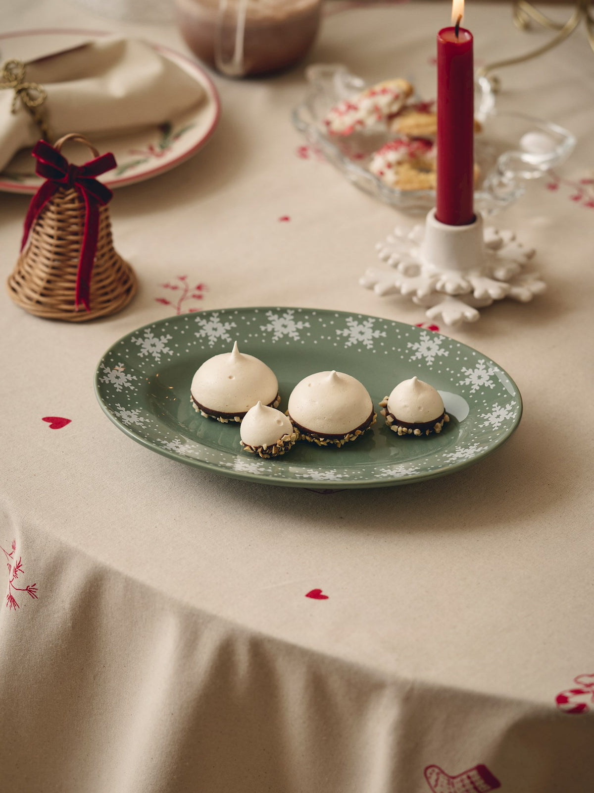 Serving plate with snowflakes