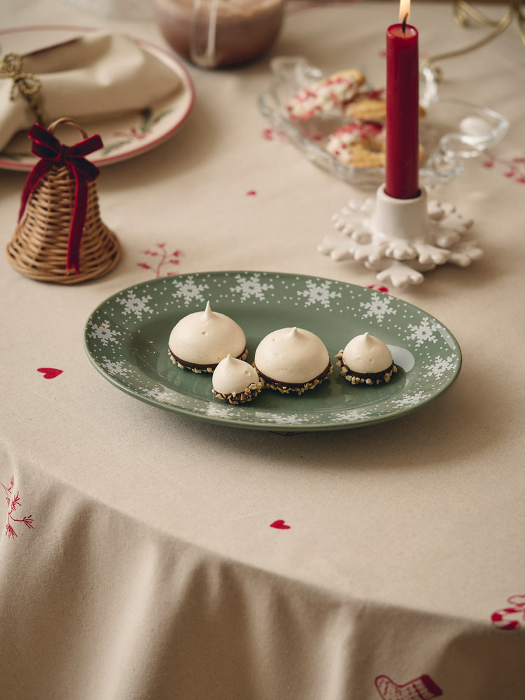 Serving plate with snowflakes