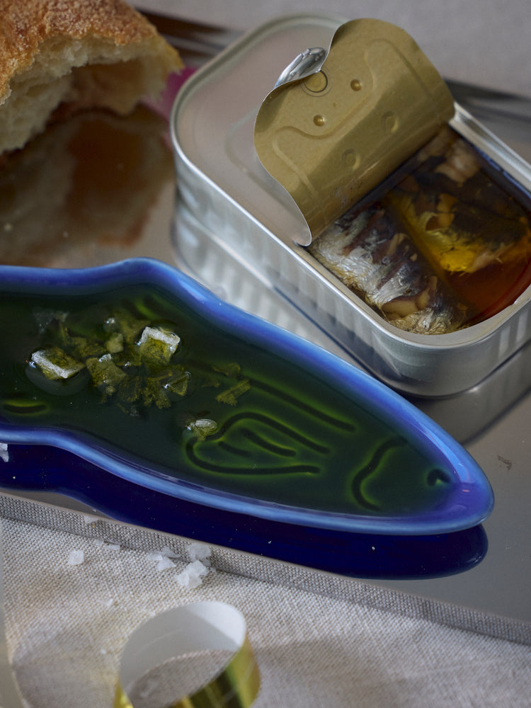 Fish-shaped serving dish
