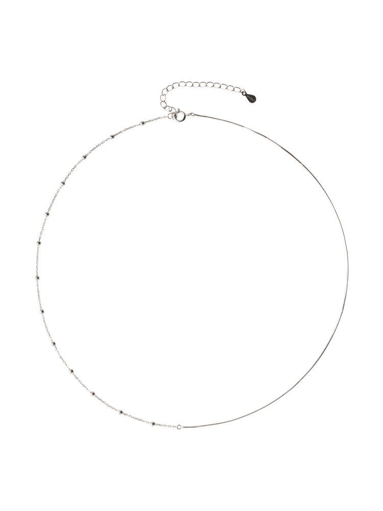 Necklace with delicate details